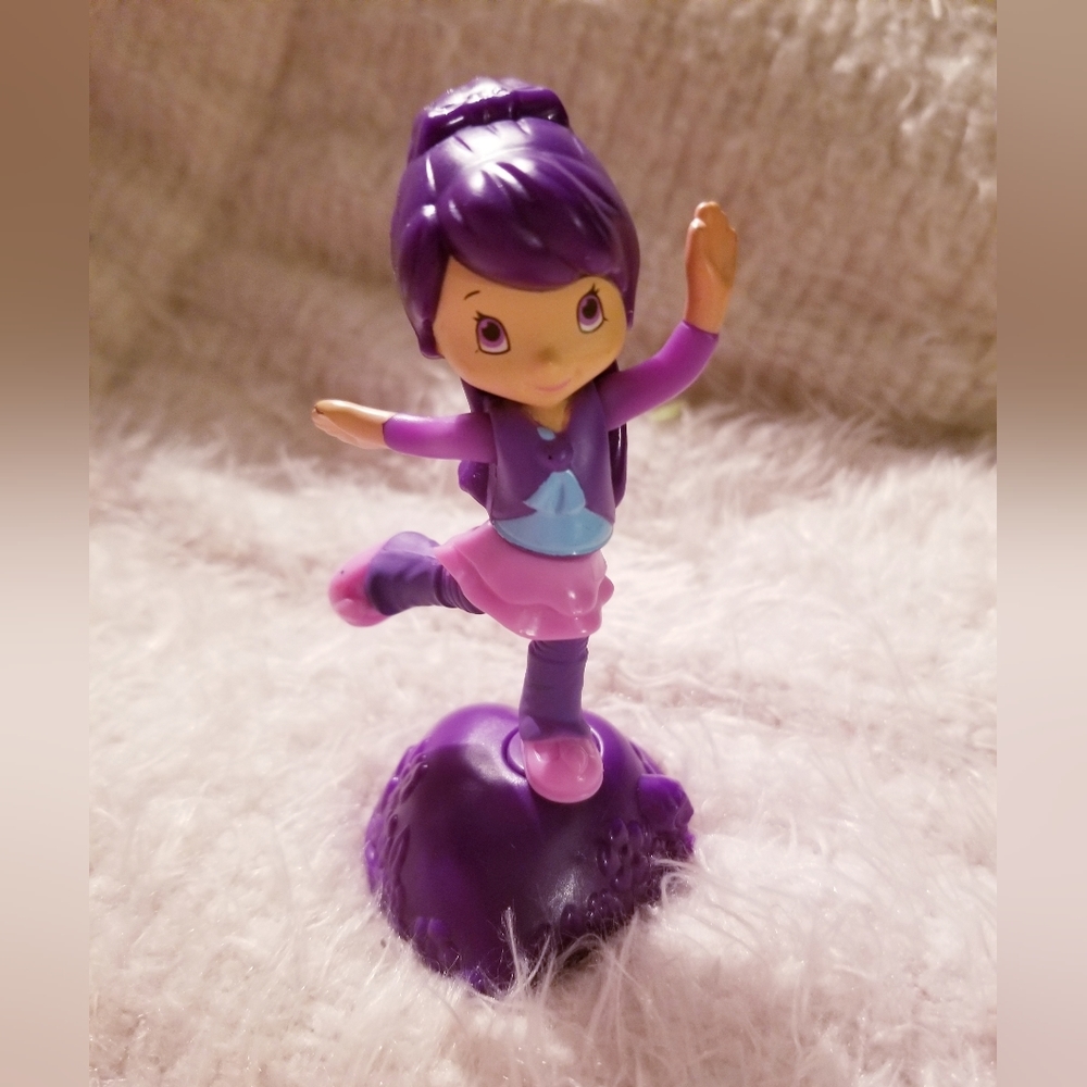 2011 Strawberry Shortcake Plum Pudding McDonald's Happy Meal Mini Toy #3 Wheels